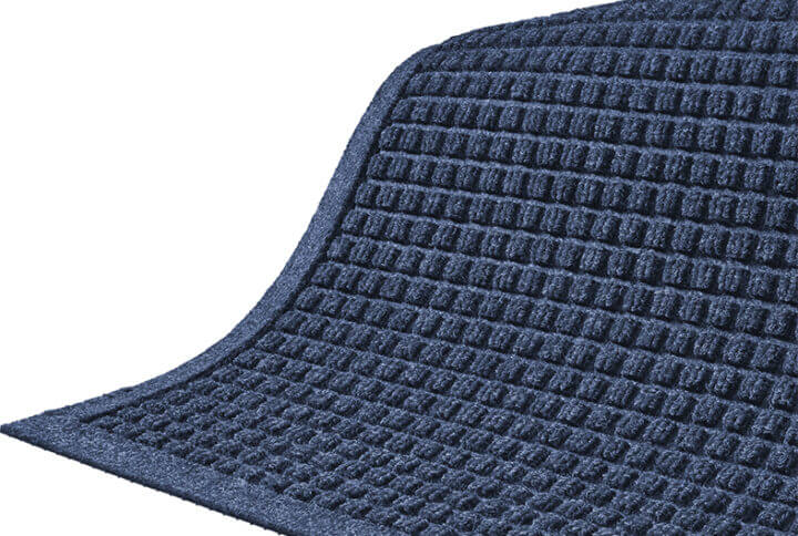 closeup of a waterhg mat with fashion border